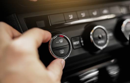 Auton ilmastointivuodot: Mitä sinun tarvitsee tietää pysyäksesi viileänä tiellä